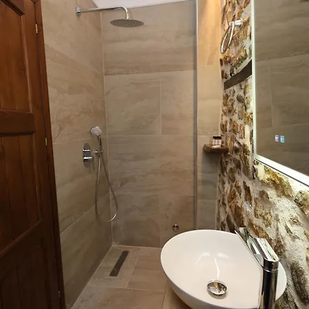 Ador Boutique בראט