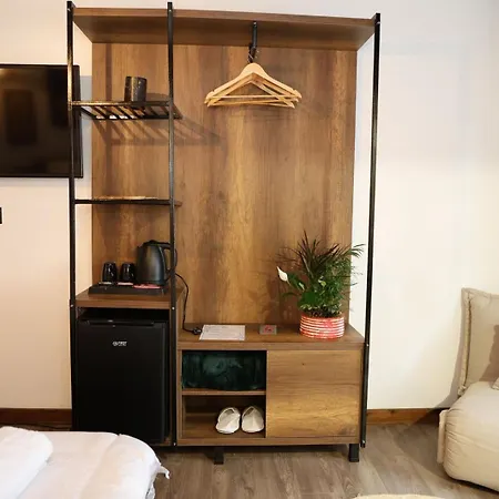 מלון Ador Boutique