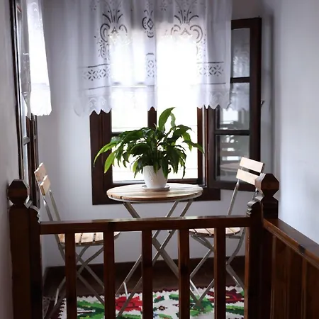 מלון Ador Boutique *