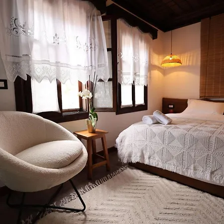 מלון Ador Boutique *