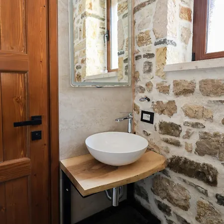 Ador Boutique Hotel