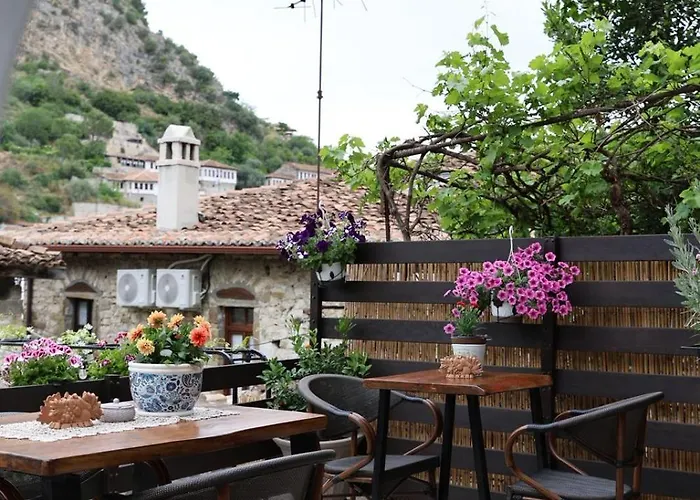 Ador Boutique * Μπεράτ